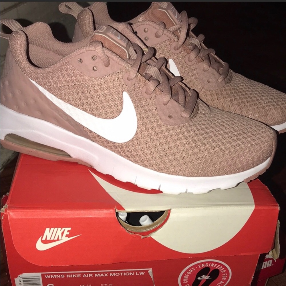Nike Womens Air Max Motion LW
